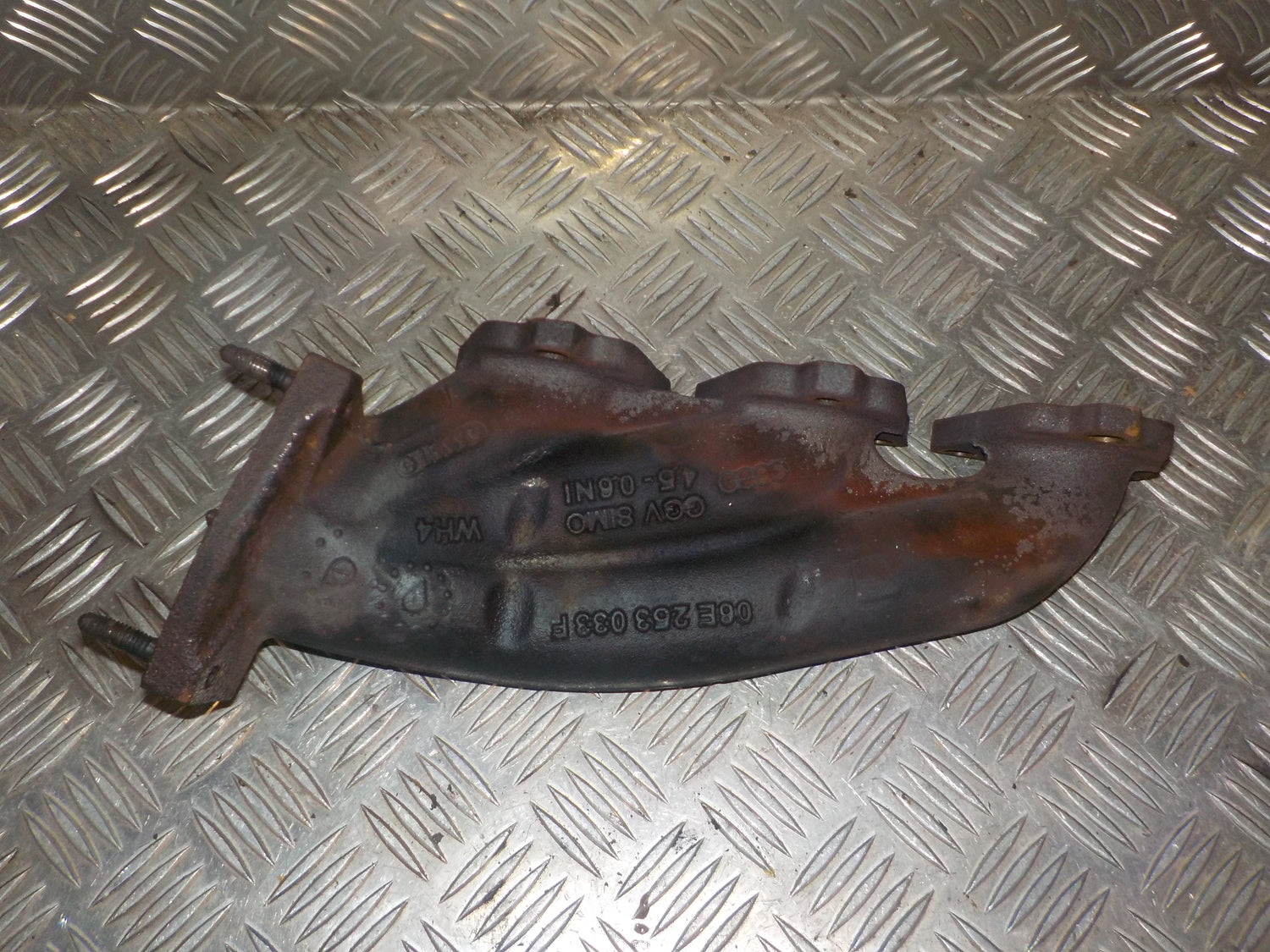 Audi A5 Manifold Ud Med OEM Nr. 06E253033F Fra Audi Ophugger
