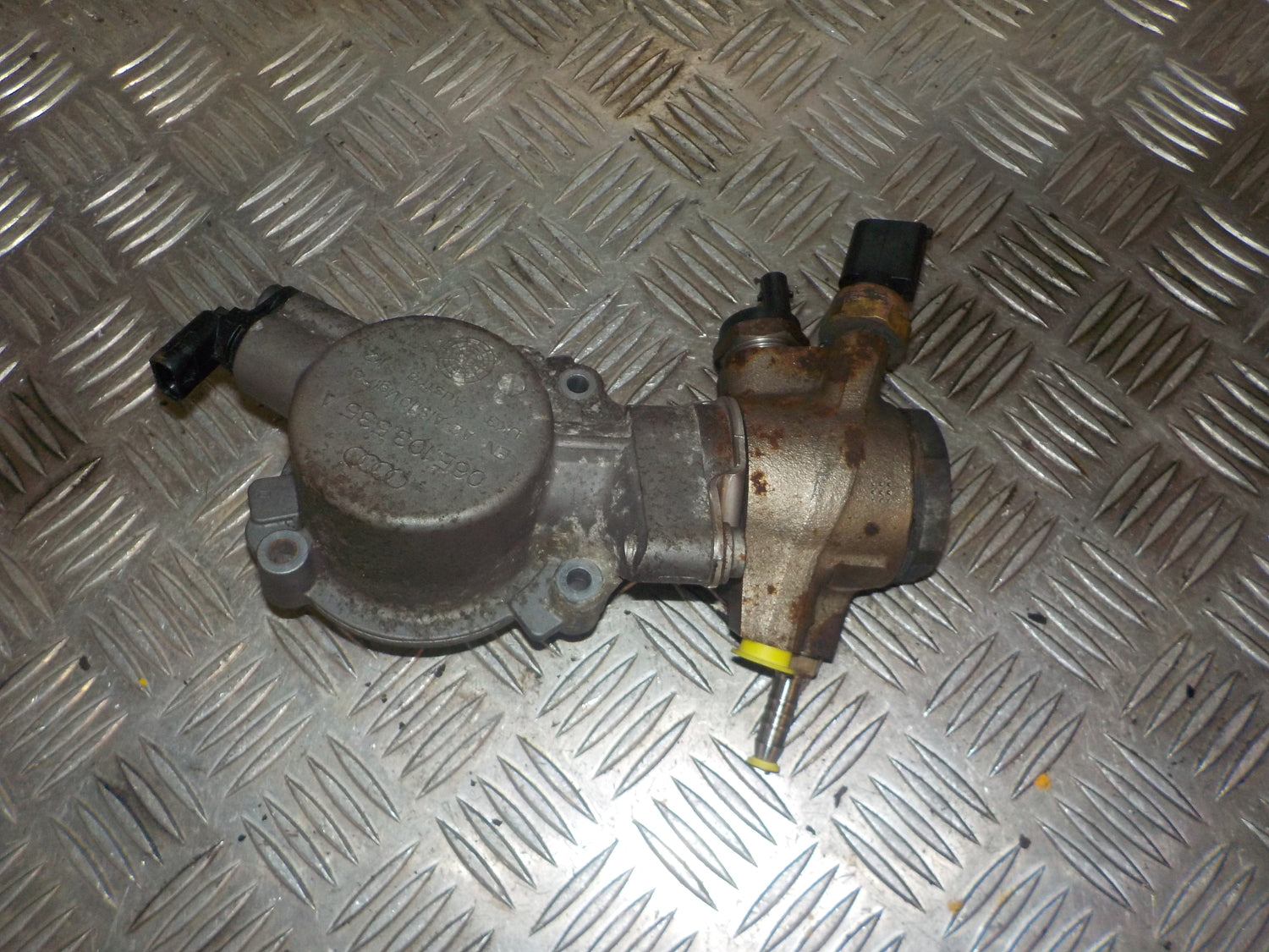 Audi A5 Højtrykspumpe Med OEM Nr. 06E103535A Fra Audi Ophugger