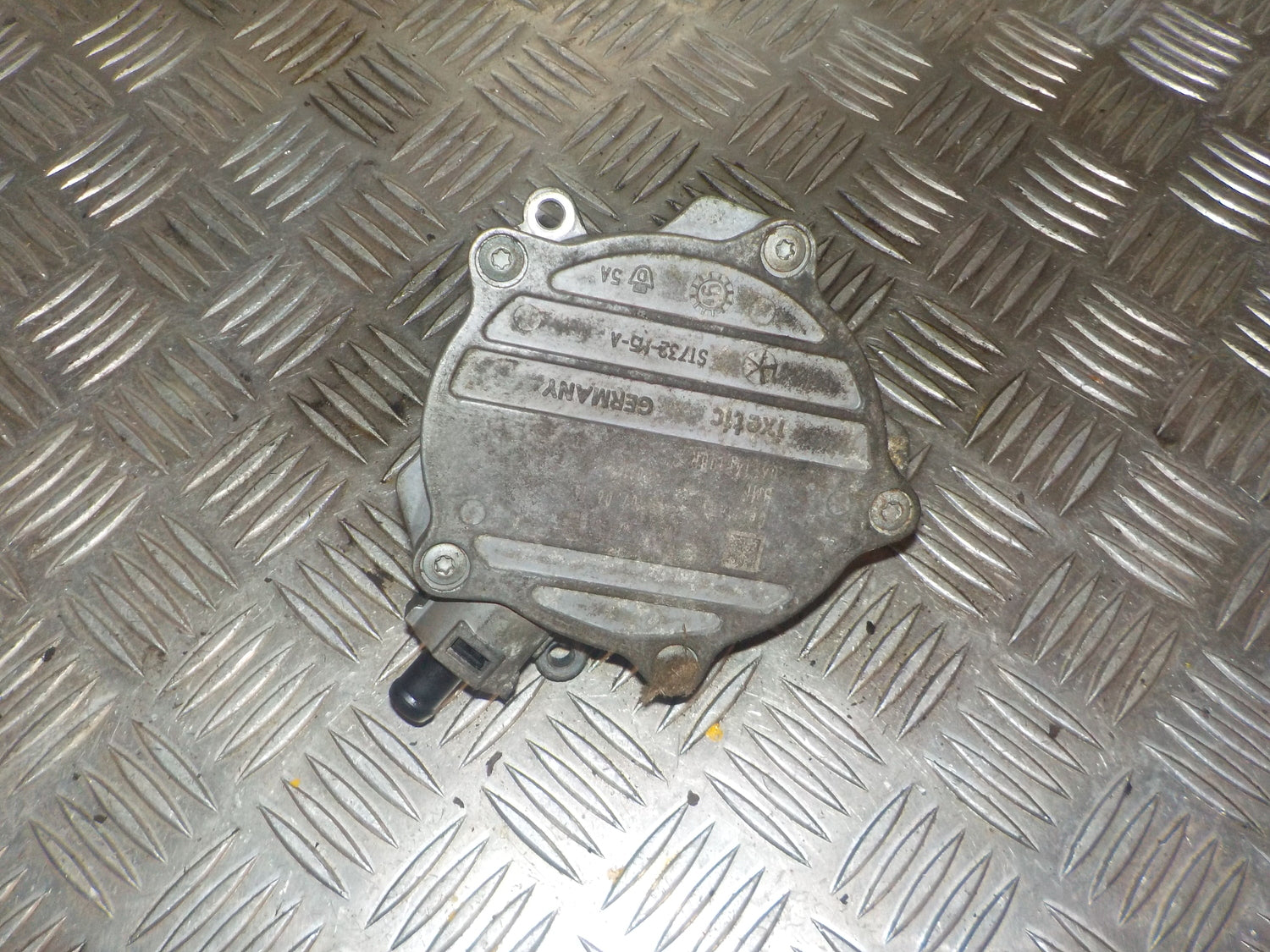 Audi A5 Vacuumpumpe Med OEM Nr. 06E148100K Fra Audi Ophugger