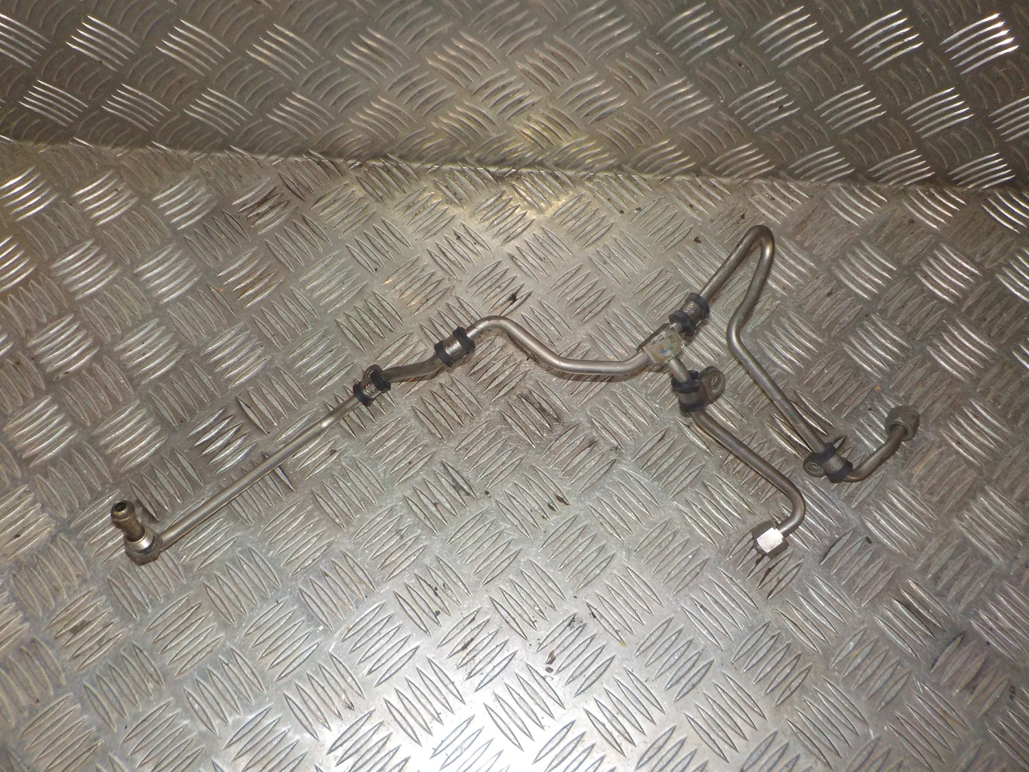 Audi A5 Dyserør Med OEM Nr. 06E127501T Fra Audi Ophugger