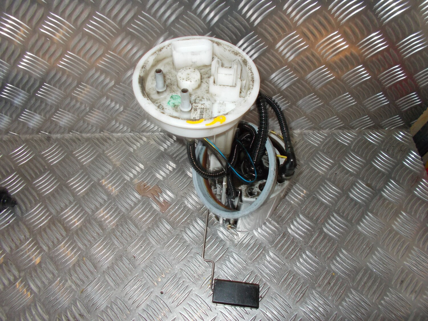Audi A4 Benz/Brændstofpumpe El Med OEM Nr. 8E0910050D Fra Audi Ophugger