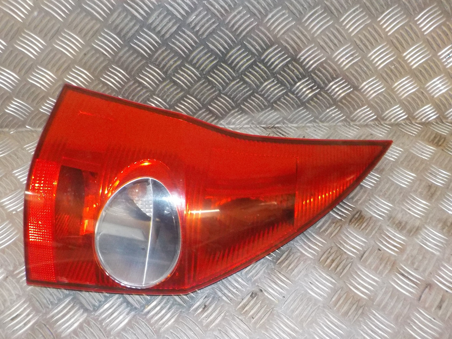 Renault Megane 2 Baglygte Med OEM Nr. 8200142664 Fra Renault Ophugger