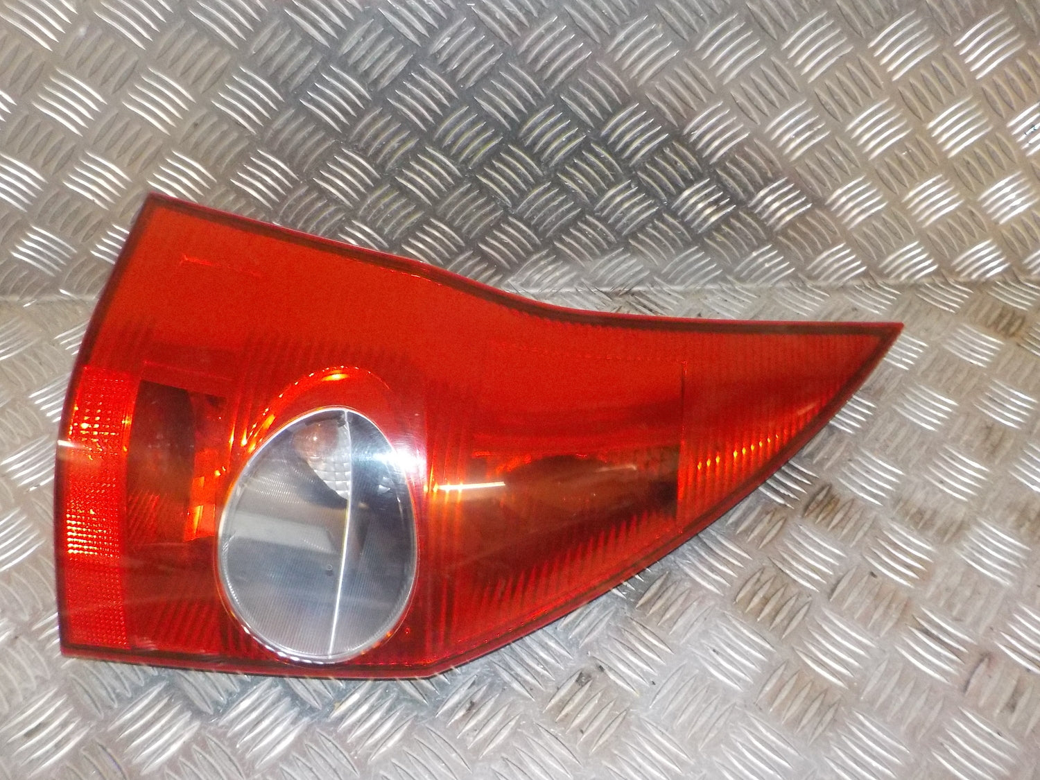 Renault Megane 2 Baglygte Med OEM Nr. 8200142664 Fra Renault Ophugger