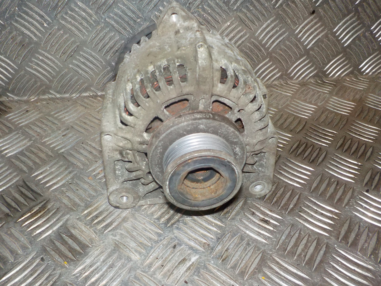 Renault Megane 2 Generator Med OEM Nr. 8200100907 Fra Renault Ophugger