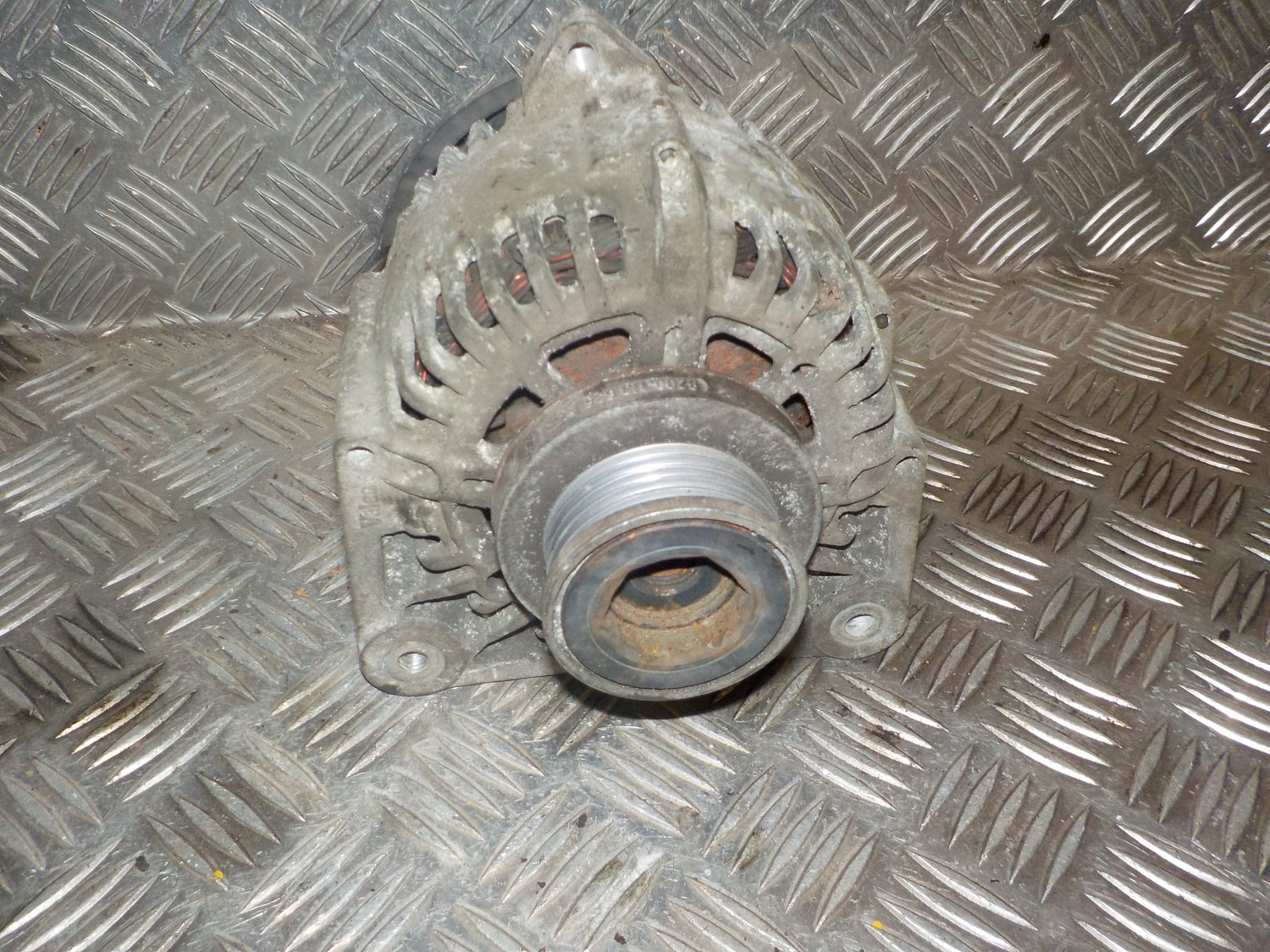 Renault Megane 2 Generator Med OEM Nr. 8200100907 Fra Renault Ophugger