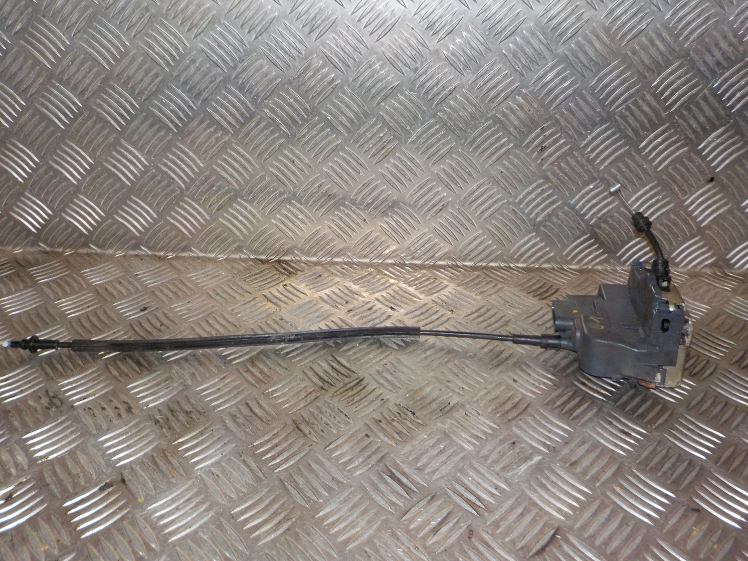 Citroen C3 Dørlås Med OEM Nr. 9137A1 Fra Citroen Ophugger