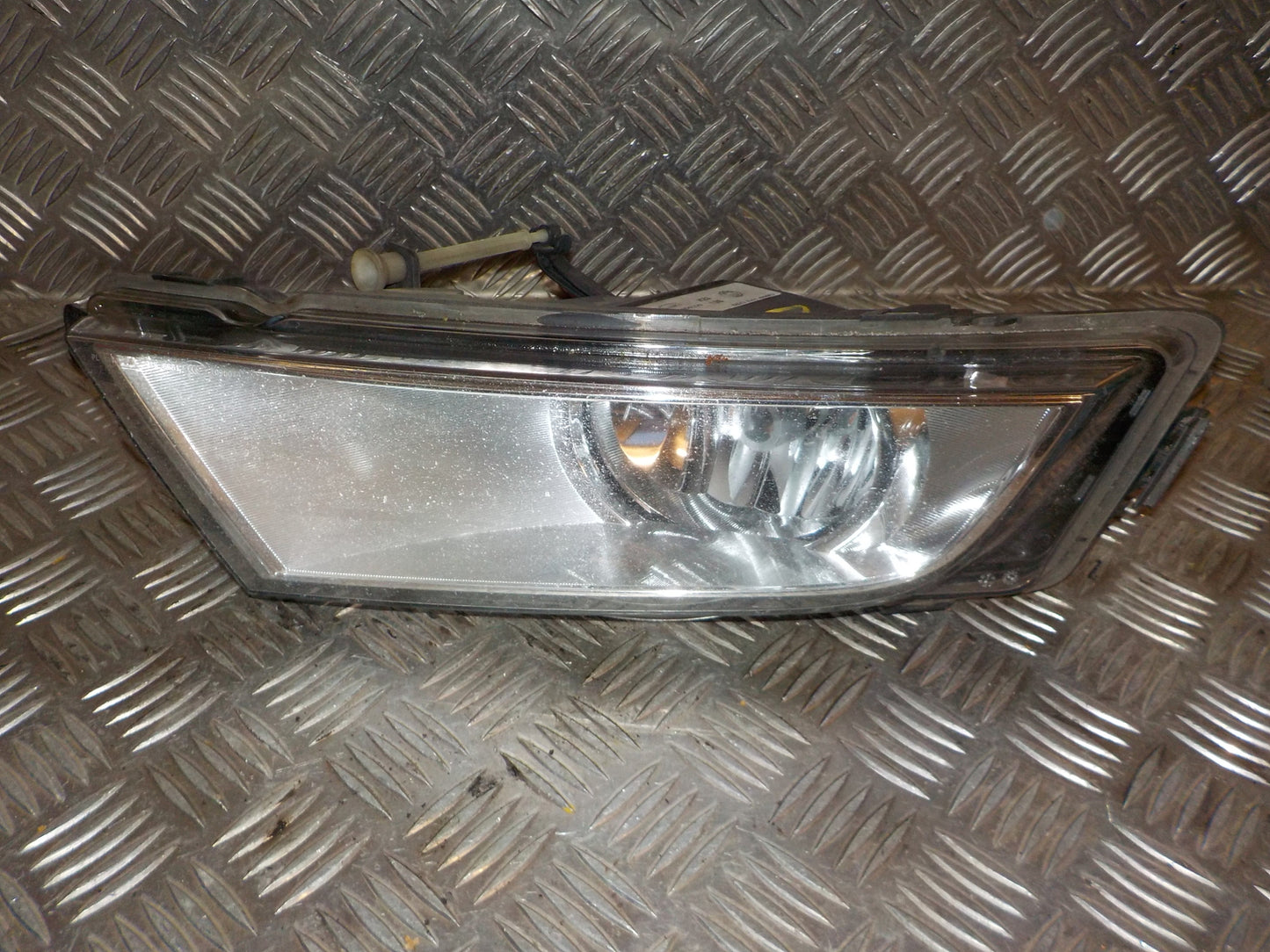 Skoda Octavia Tågelygte For Med OEM Nr. 5E0941699D Fra Skoda Ophugger