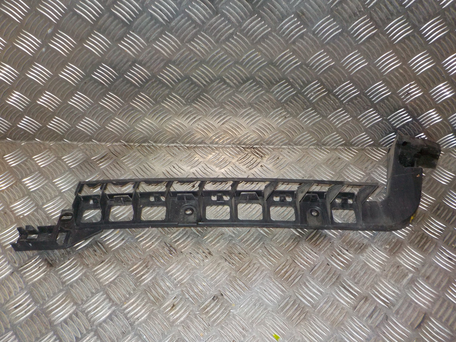 Skoda Octavia Kofangerstiver Med OEM Nr. 5E9807864 Fra Skoda Ophugger