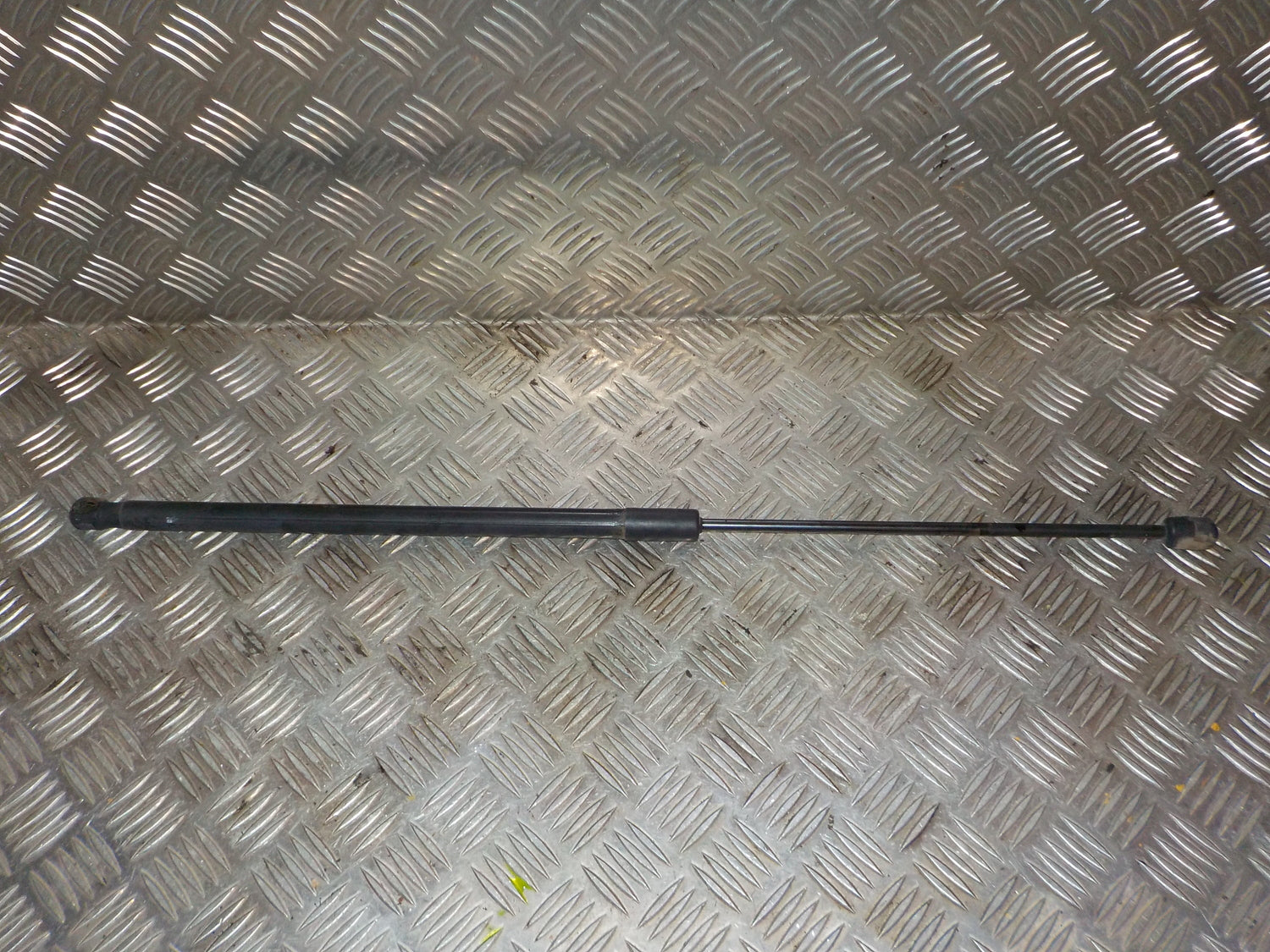 Skoda Octavia Bagklapsdæmper Med OEM Nr. 5E9827550A Fra Skoda Ophugger
