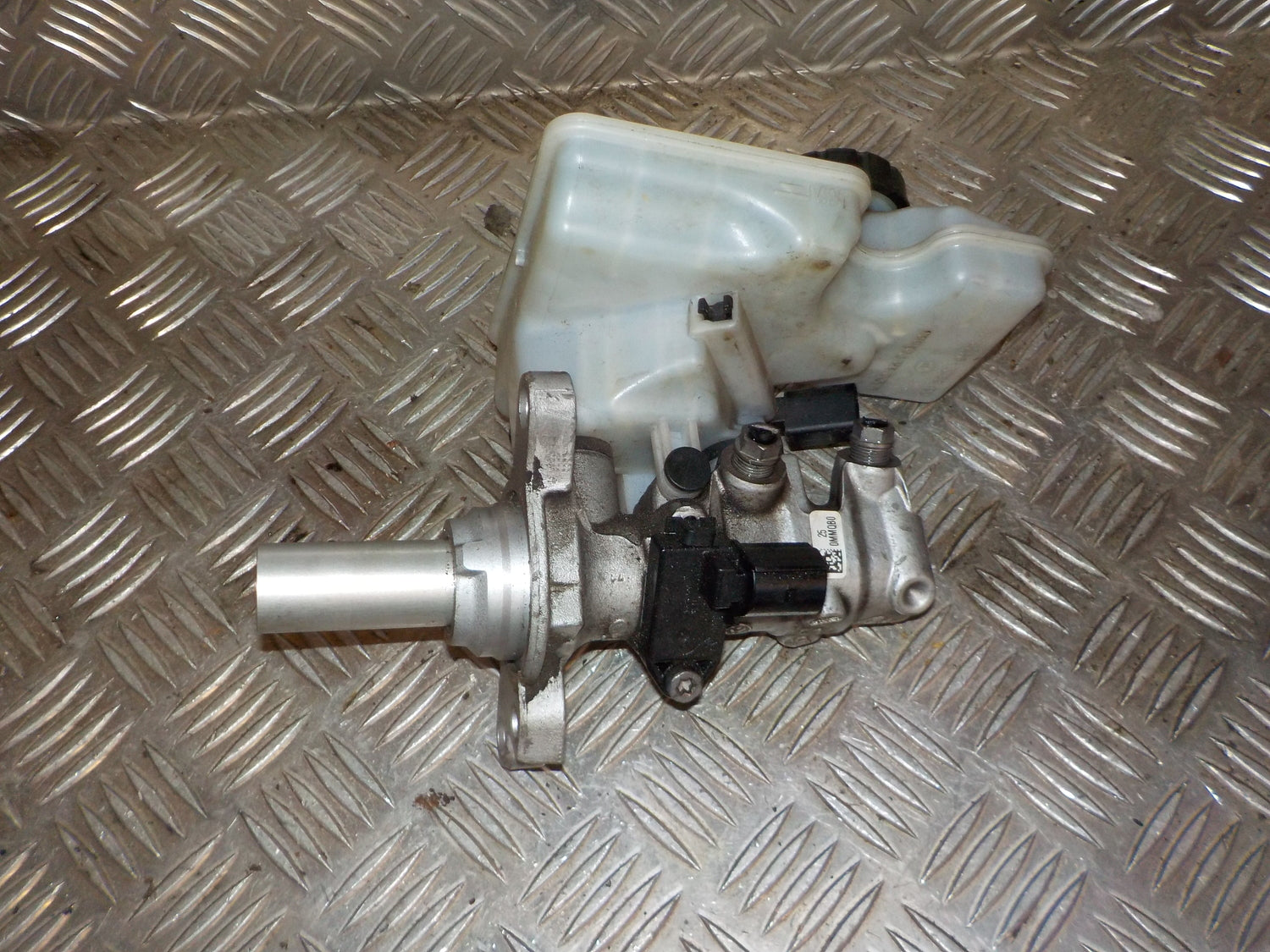 Skoda Octavia Bremsehovedcylinder Med OEM Nr. 5Q1611021A Fra Skoda Ophugger