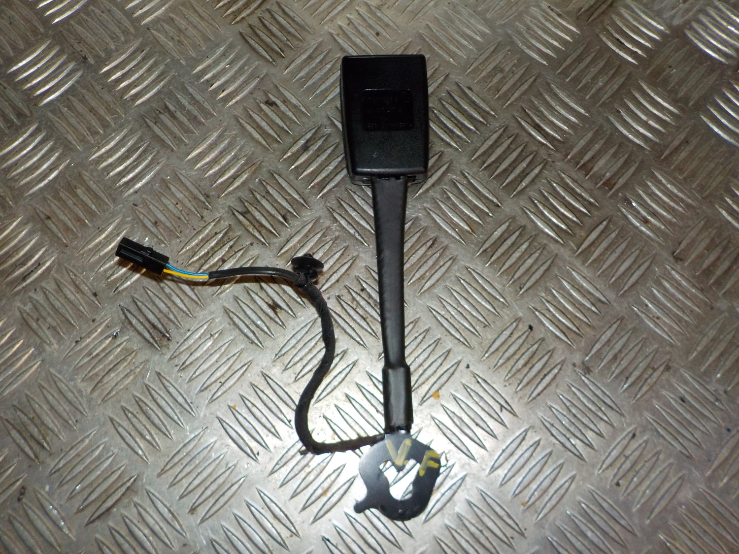 Skoda Octavia Seleholder (/-Lås) Med OEM Nr. 5G3857755B Fra Skoda Ophugger
