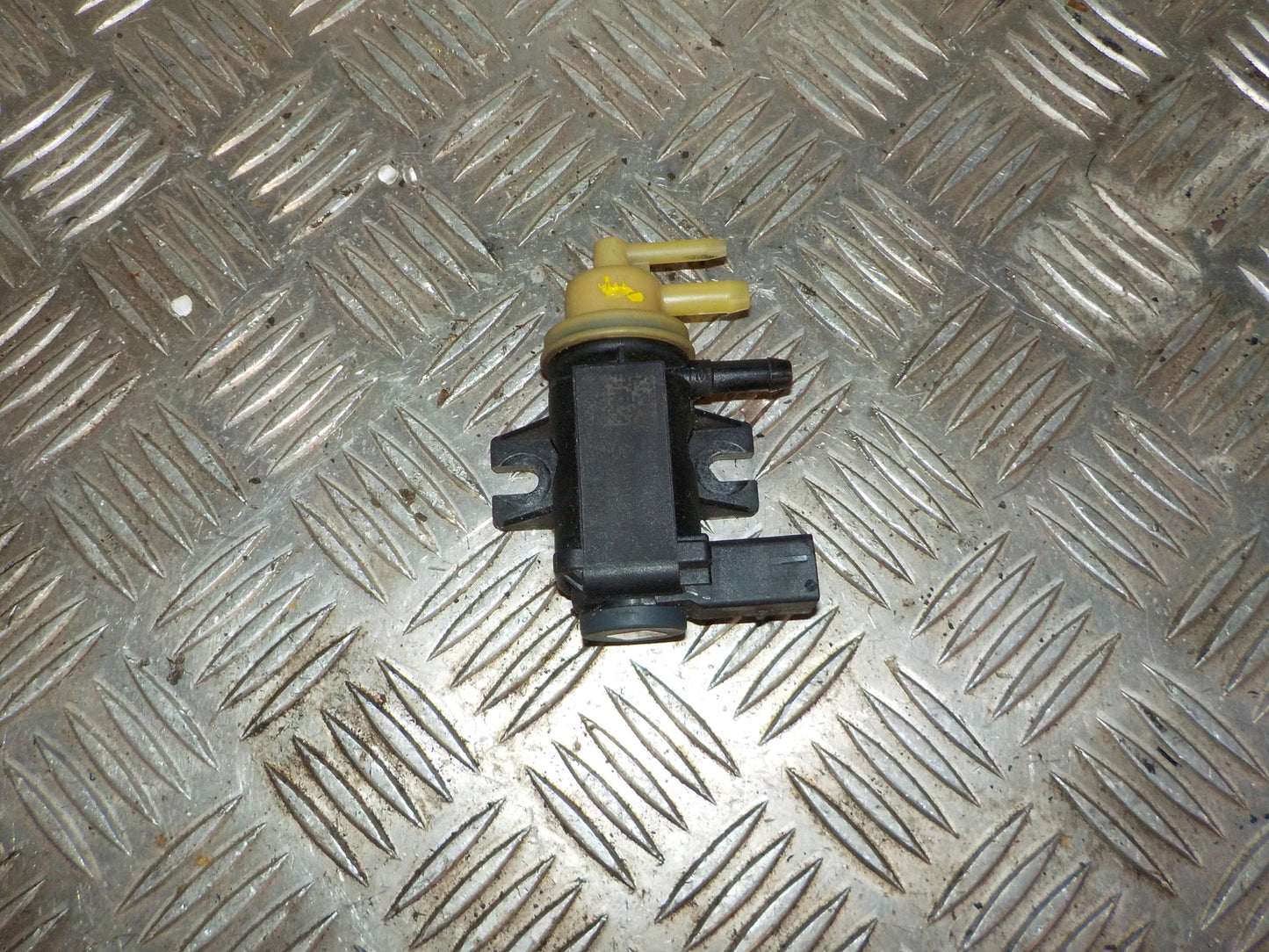 Skoda Octavia Vacuum Ventil Med OEM Nr. 04L131051F Fra Skoda Ophugger