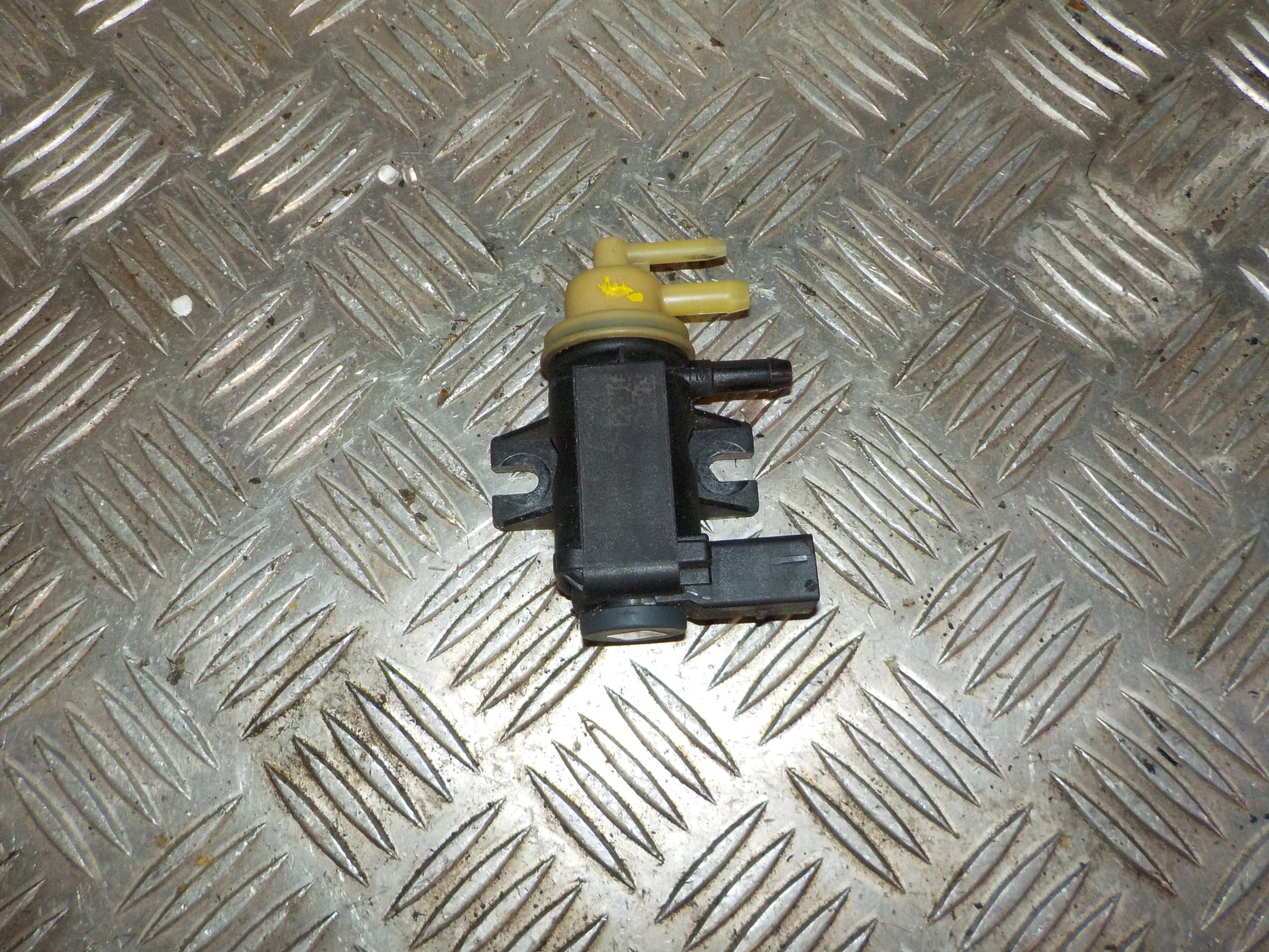 Skoda Octavia Vacuum Ventil Med OEM Nr. 04L131051F Fra Skoda Ophugger