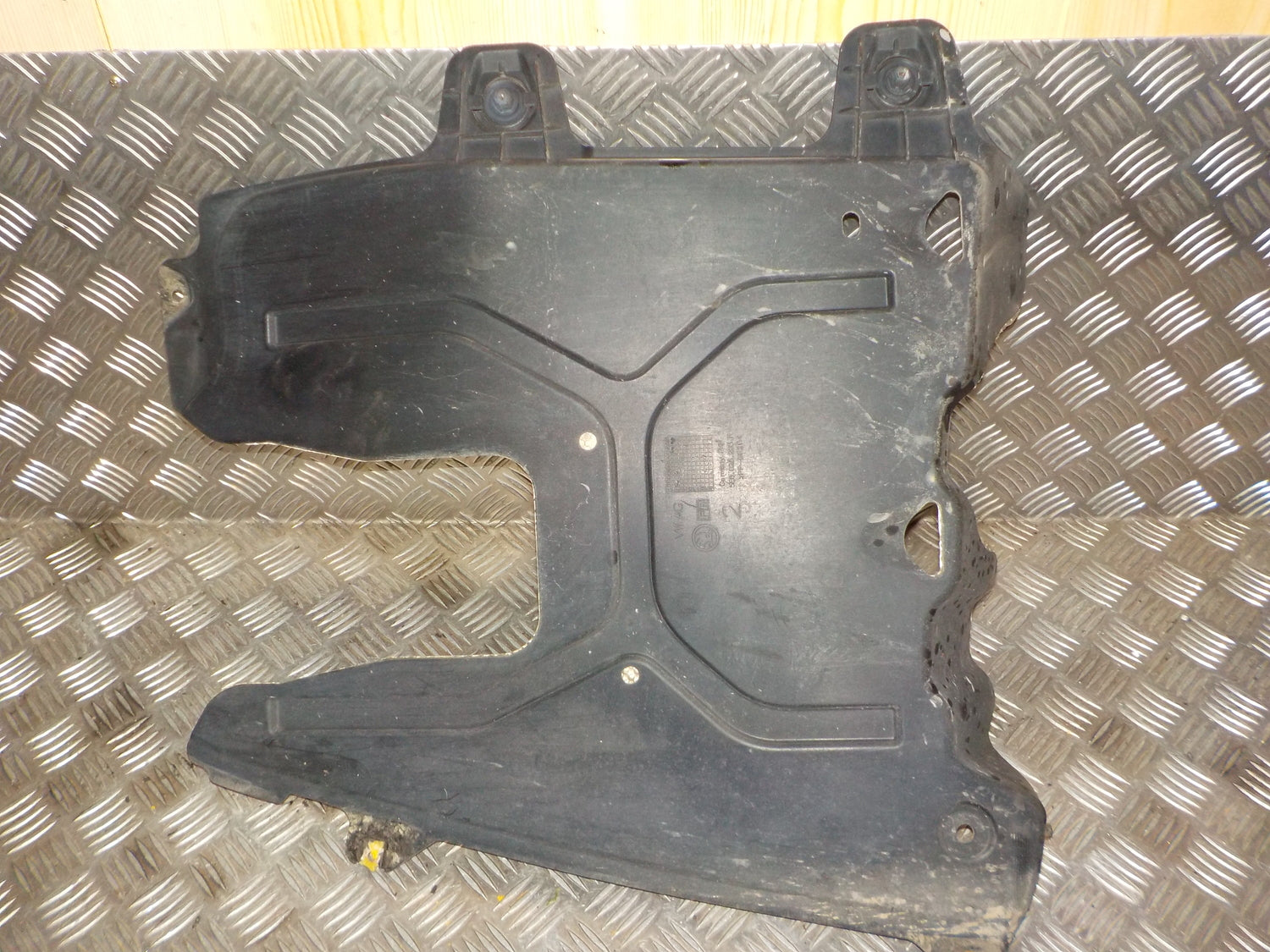 Skoda Octavia Motorskjold, Bund Med OEM Nr. 5E0825205F Fra Skoda Ophugger