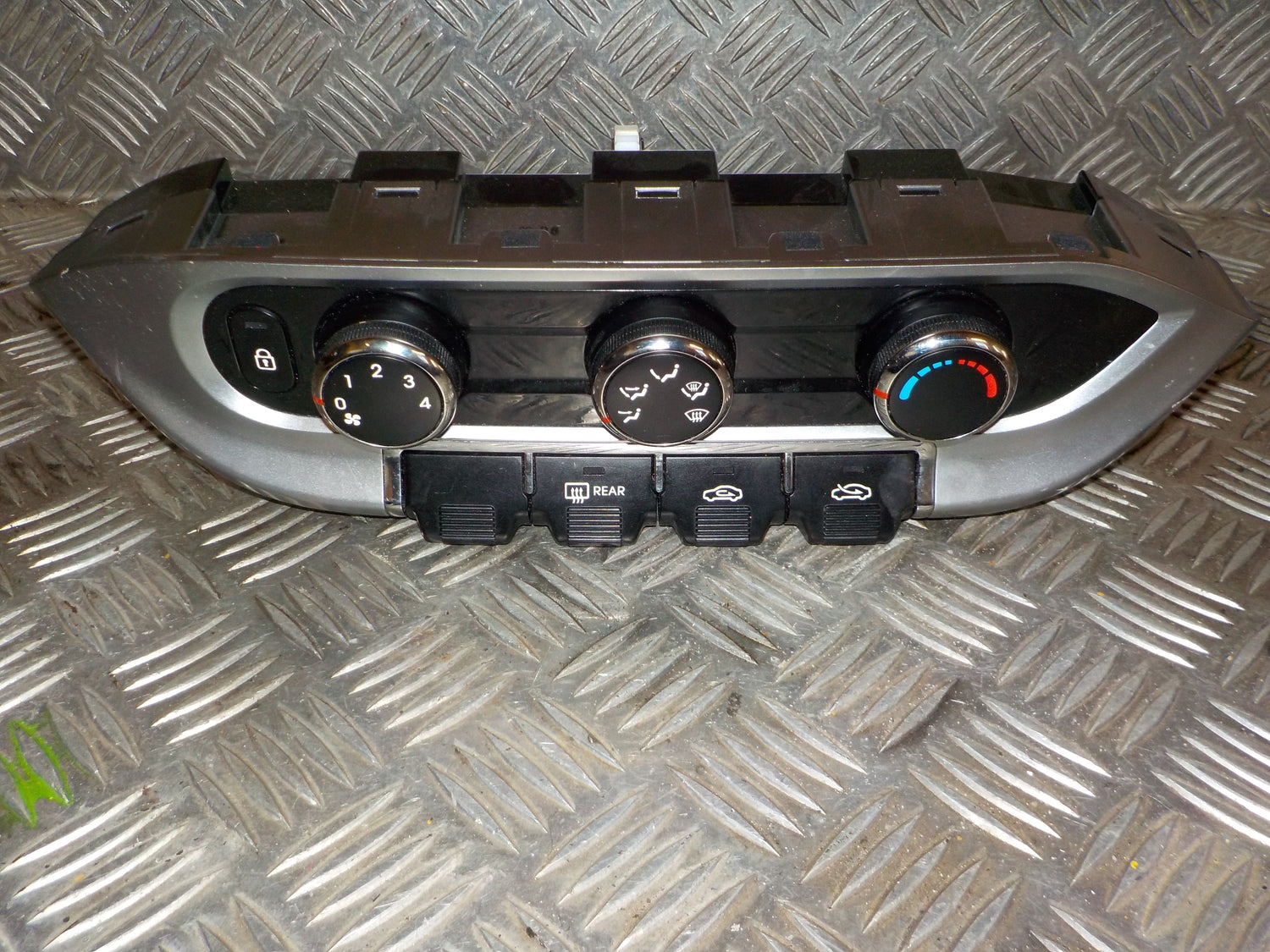 Kia Rio Ub Varmeregulering Med OEM Nr. 972501W020 Fra Kia Ophugger