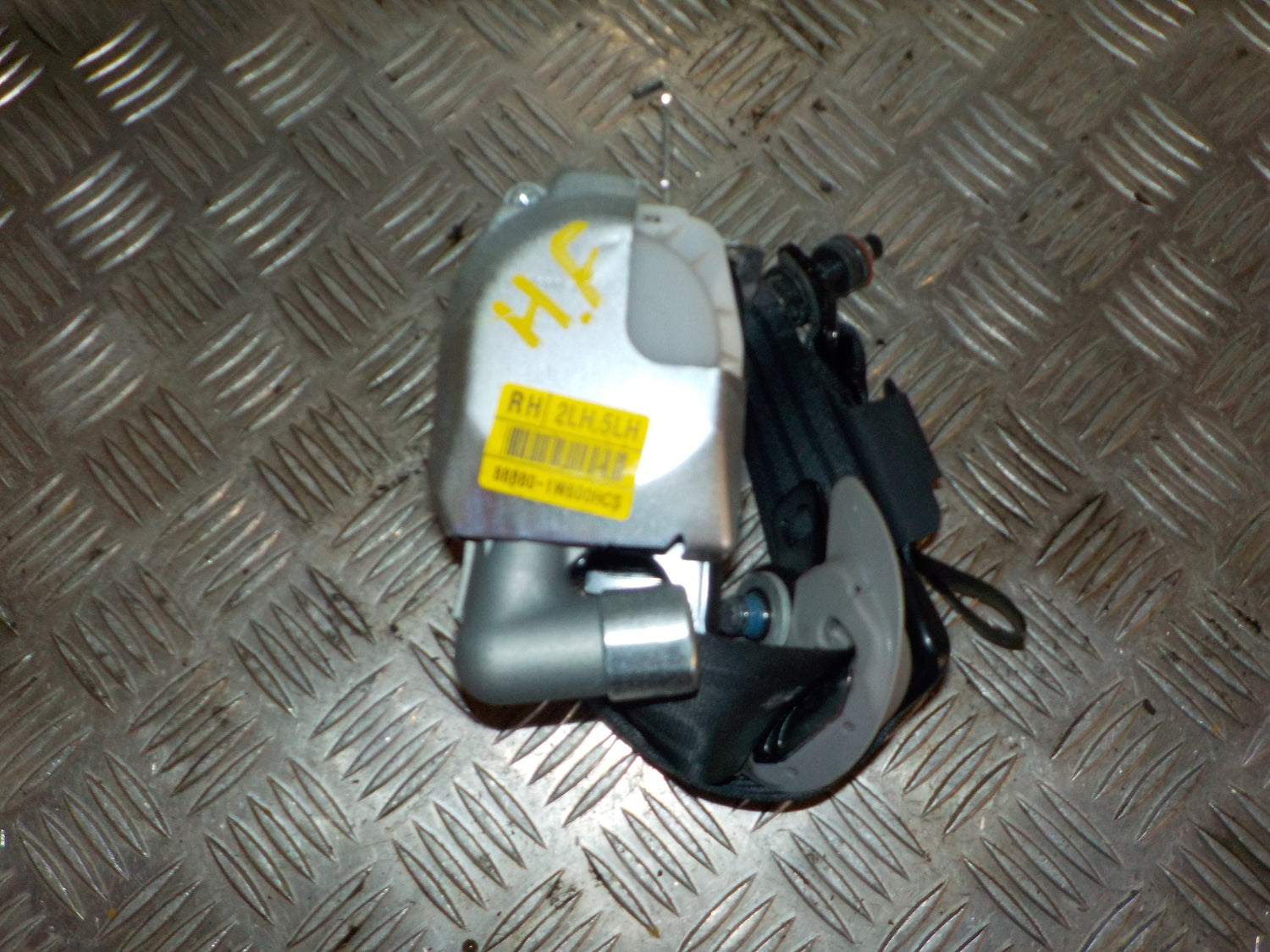 Kia Rio Ub Sikkerhedsseler For Med OEM Nr. 888801W600 Fra Kia Ophugger