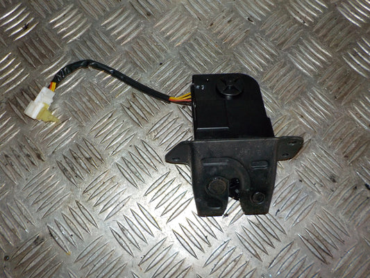 Kia Rio UB Dørlås Med OEM Nr. 812301W210 Fra Kia Ophugger