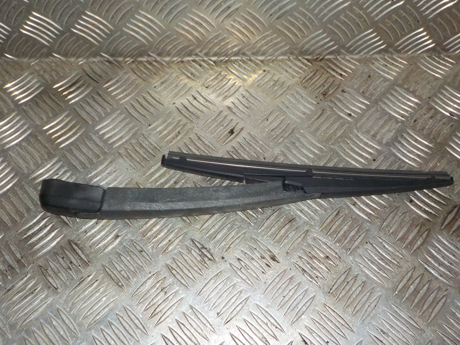 Kia Rio Ub Viskerarm Med OEM Nr. 988152P000 Fra Kia Ophugger