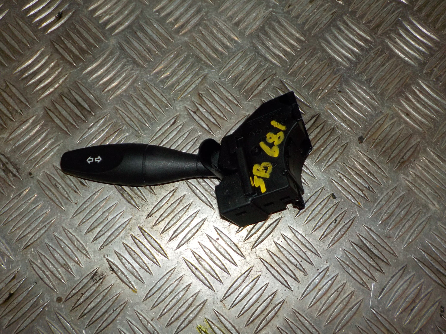 Ford Transit Connect Kontakt Blink Med OEM Nr. 2T1T13335AB Fra Ford Ophugger