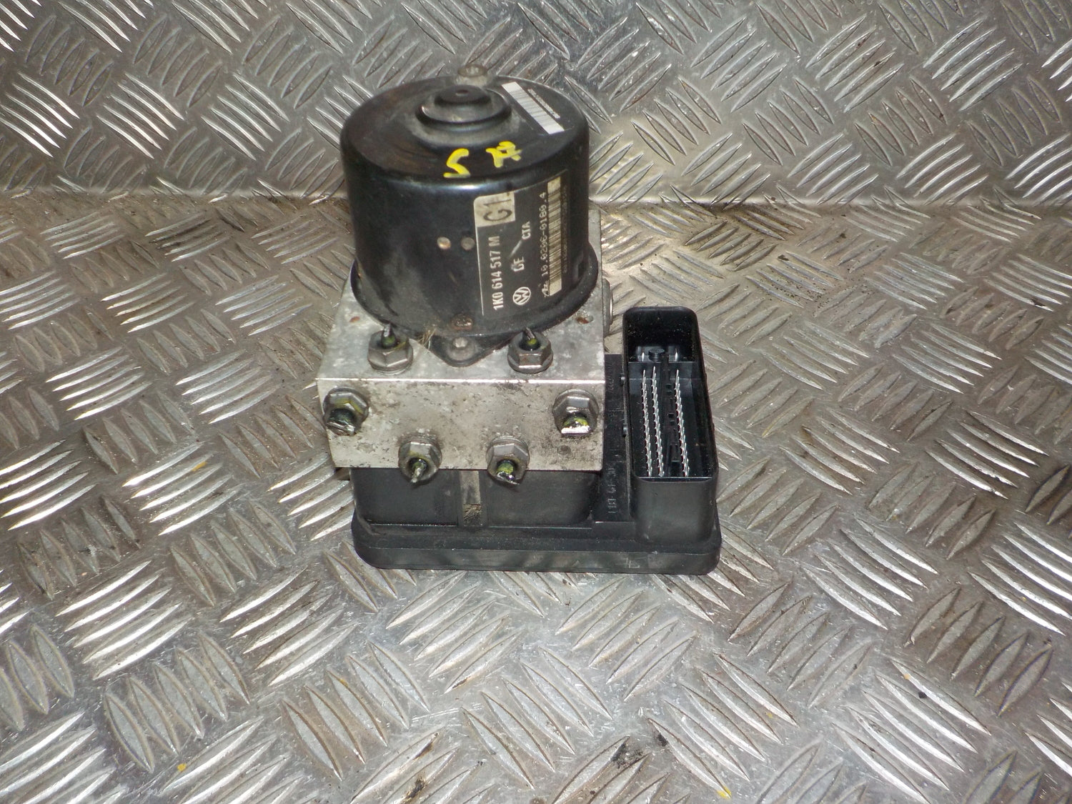 Skoda Octavia ABS Pumpe Med OEM Nr. 1K0614517M Fra Skoda Ophugger