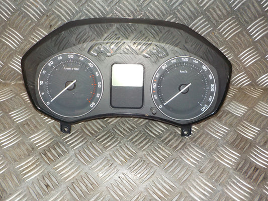 Skoda Octavia Speedometer - Instrument Med OEM Nr. 1Z0920810D Fra Skoda Ophugger