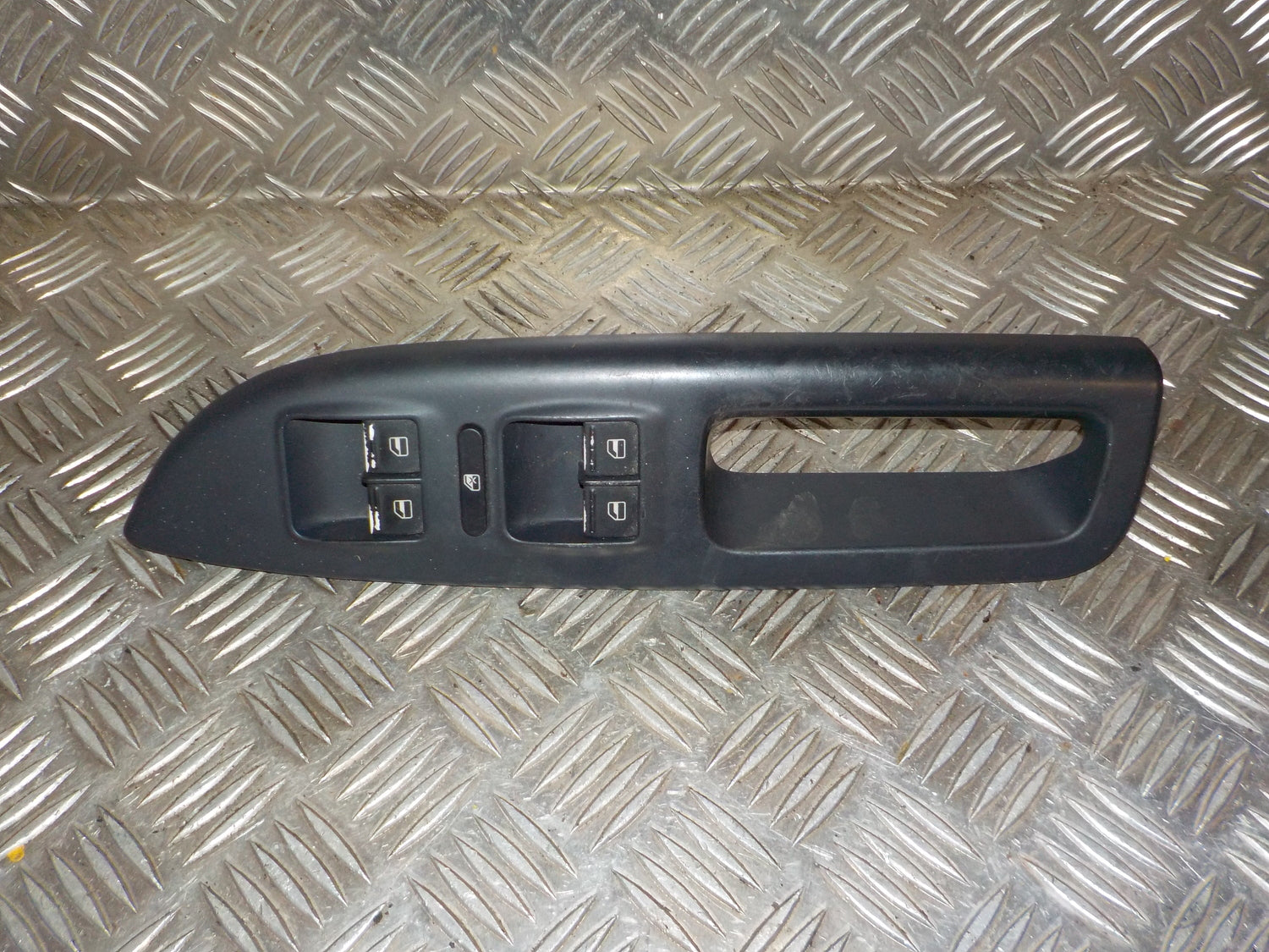 Skoda Octavia Kontakt Rudehejs Med OEM Nr. 1Z0959858A Fra Skoda Ophugger