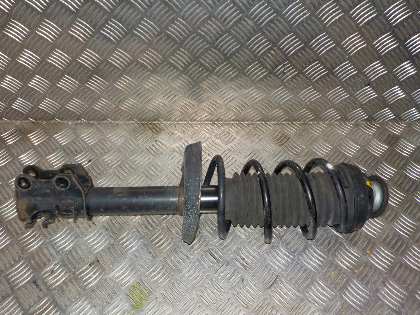 Opel Corsa D Fjederben For H Med OEM Nr. 13214354 Fra Opel Ophugger