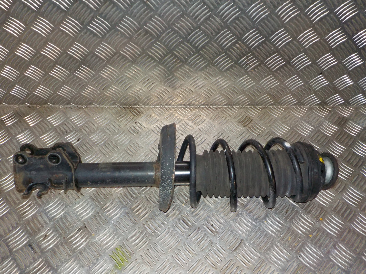 Opel Corsa D Fjederben For H Med OEM Nr. 13214354 Fra Opel Ophugger