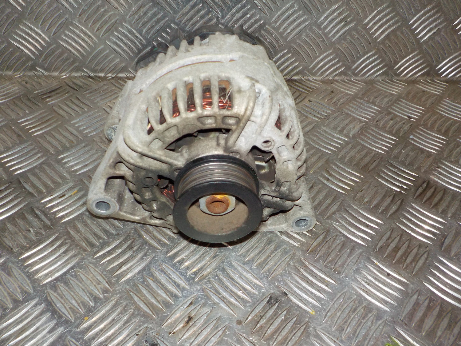 Opel Corsa D Generator Med OEM Nr. 93190138 Fra Opel Ophugger