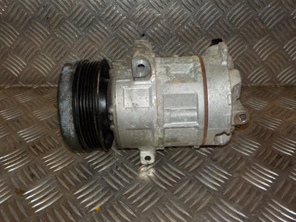 Opel Corsa D Aircondition Pumpe Med OEM Nr. 55701200 Fra Opel Ophugger