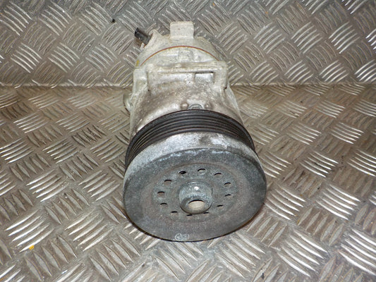 Opel Corsa D Aircondition Pumpe Med OEM Nr. 55701200 Fra Opel Ophugger