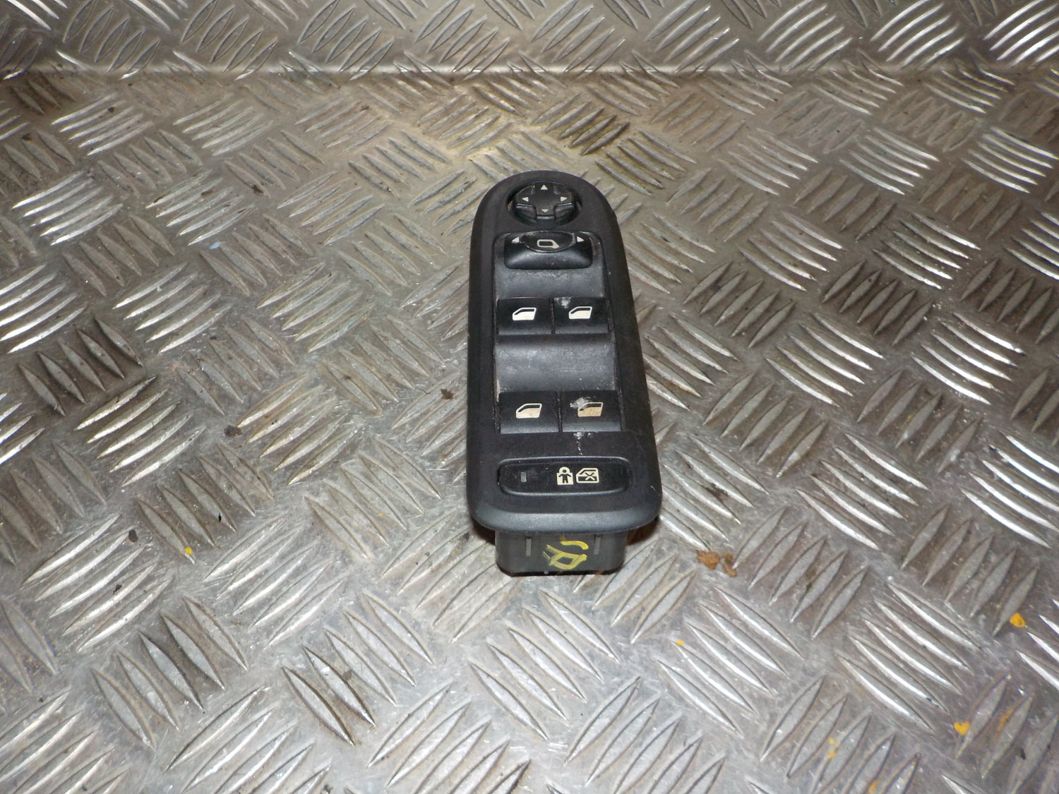 Peugeot 308 Kontakt Rudehejs Med OEM Nr. 96644915XT Fra Peugeot Ophugger