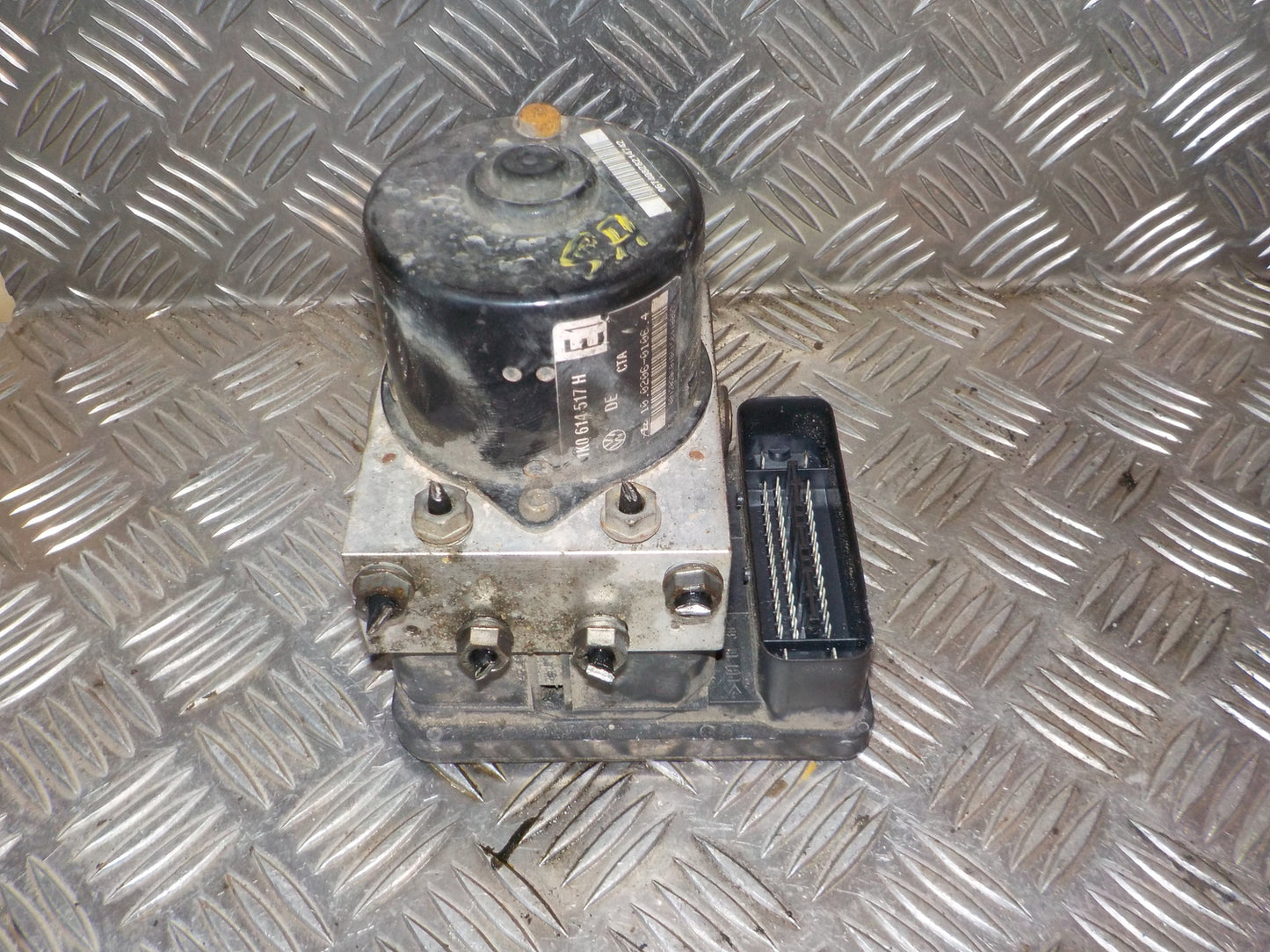 VW Golf 5 1K Abs Pumpe Med OEM Nr. 1K0614517H Fra VW Ophugger