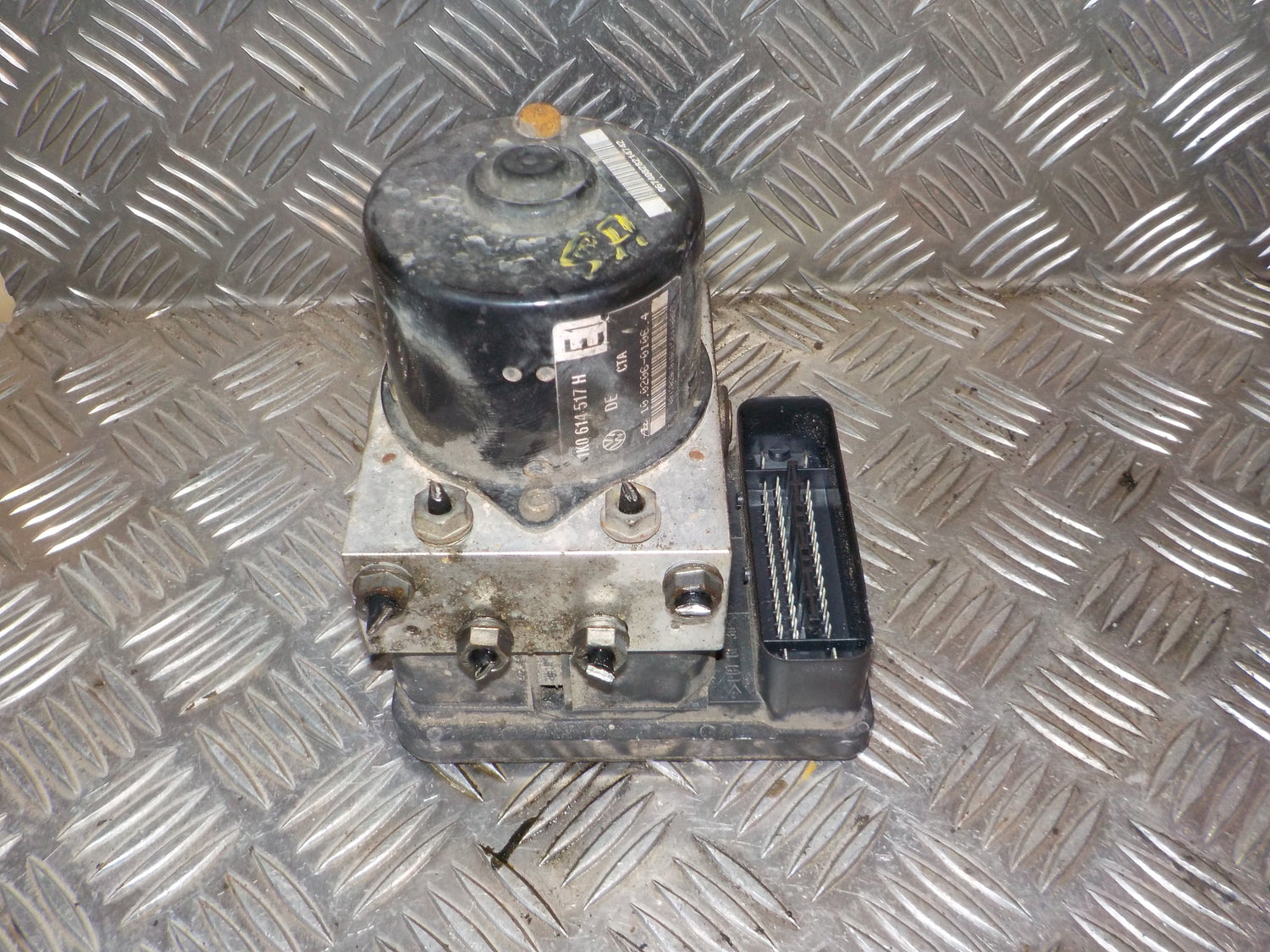 VW Golf 5 1K Abs Pumpe Med OEM Nr. 1K0614517H Fra VW Ophugger