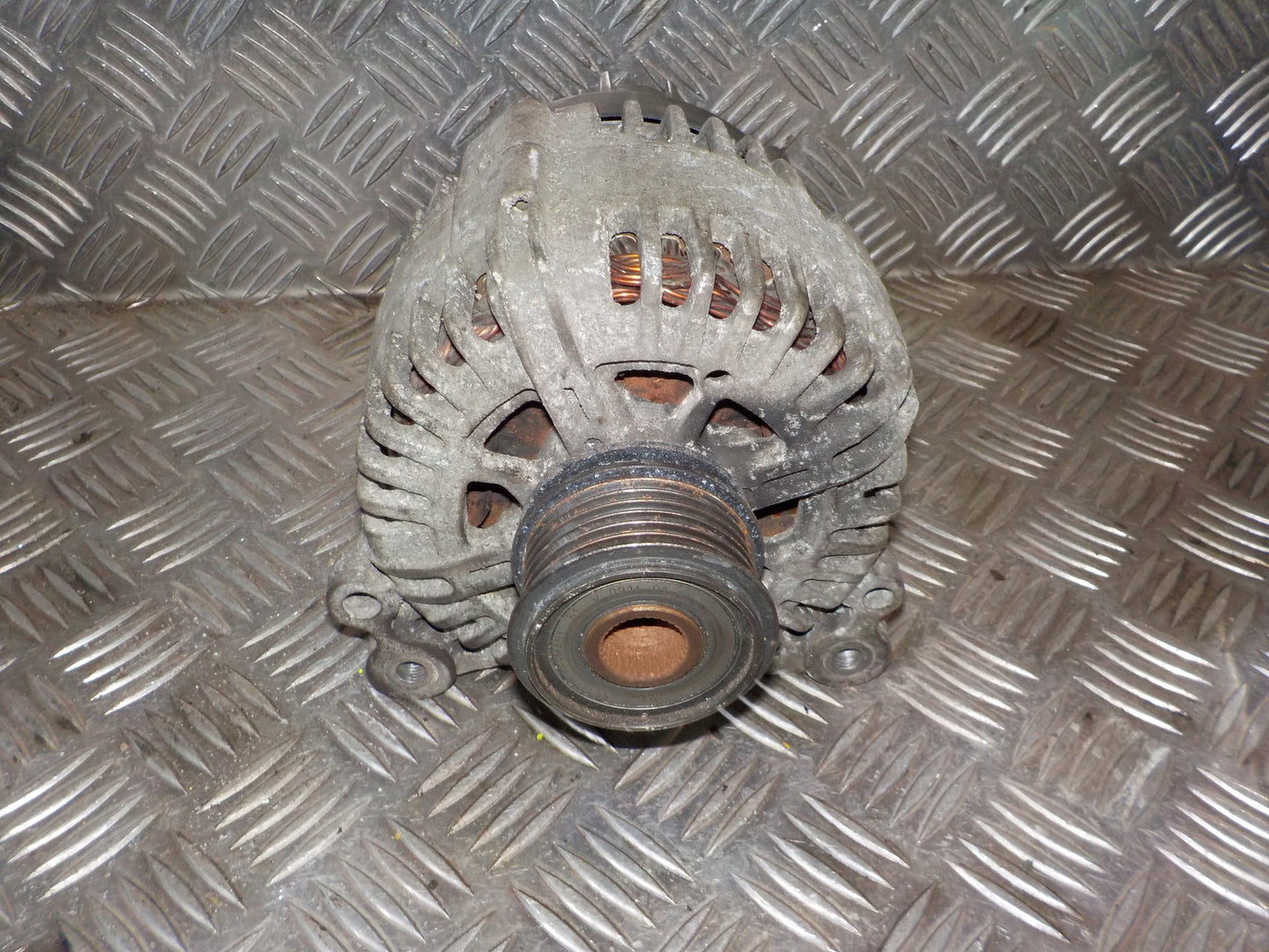 VW Golf 5 1K Generator Med OEM Nr. 06F903023C Fra VW Ophugger