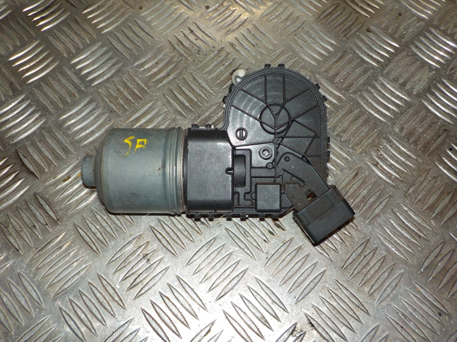 Citroen Berlingo Viskermotor Med OEM Nr. 0390241621 Fra Citroen Ophugger