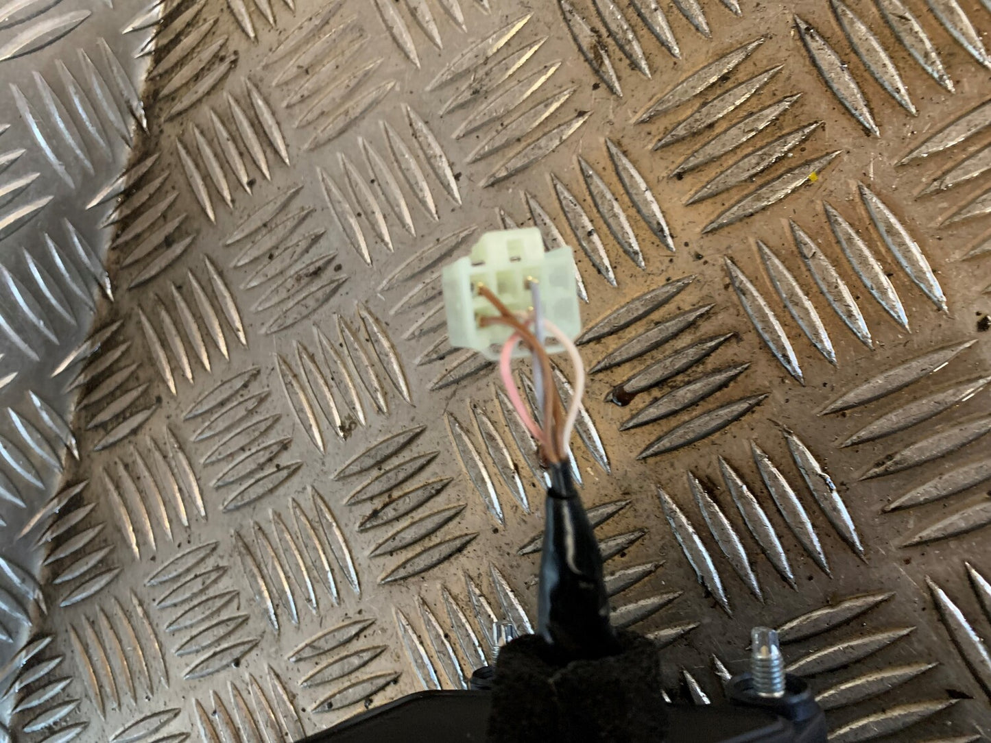 Suzuki Vitara Sidespejl Med OEM Nr. 790105RH Fra Suzuki Ophugger