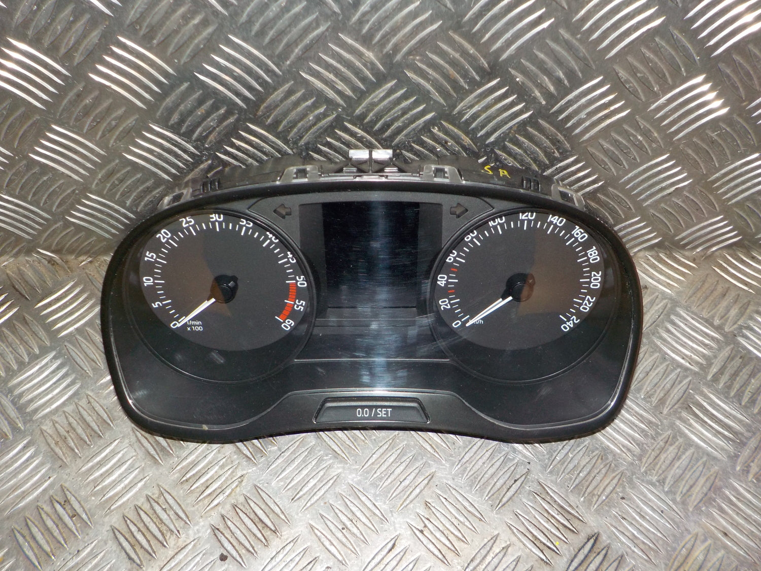 Skoda Fabia Speedometer - Instrument Med OEM Nr. 6V0920701A Fra Skoda Ophugger