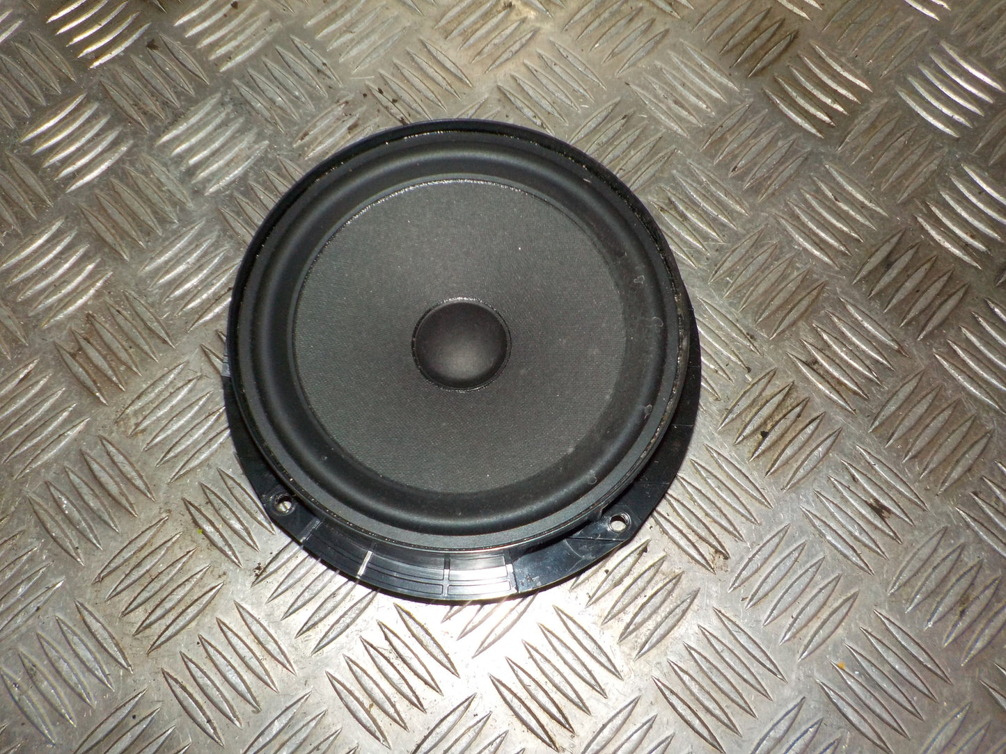 Skoda Fabia Højttaler Med OEM Nr. 5JA035411D Fra Skoda Ophugger