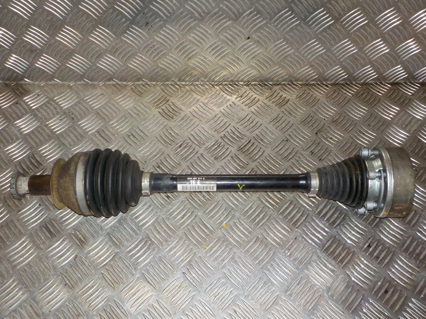 Skoda Fabia Trækaksel For V Med OEM Nr. 6C0407271E Fra Skoda Ophugger