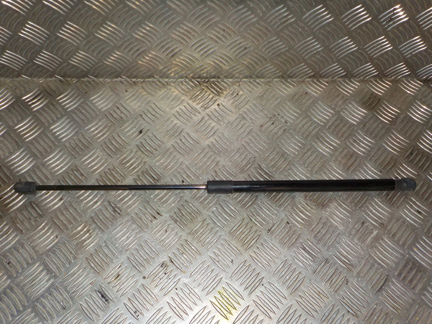 Skoda Fabia Bagklapsdæmper Med OEM Nr. 6V9827550A Fra Skoda Ophugger