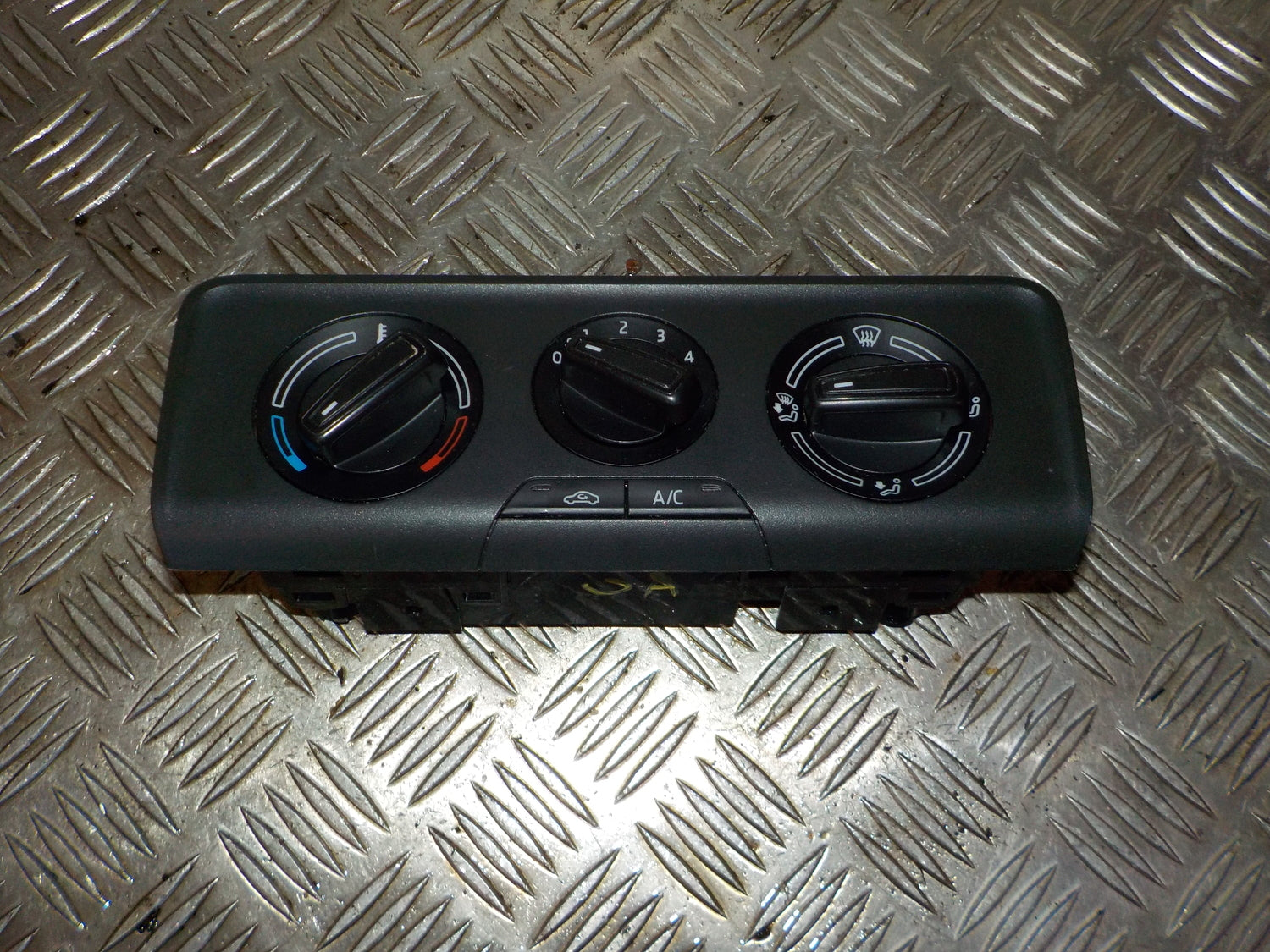 Skoda Fabia Varmeregulering Med OEM Nr. 6V0820045A Fra Skoda Ophugger