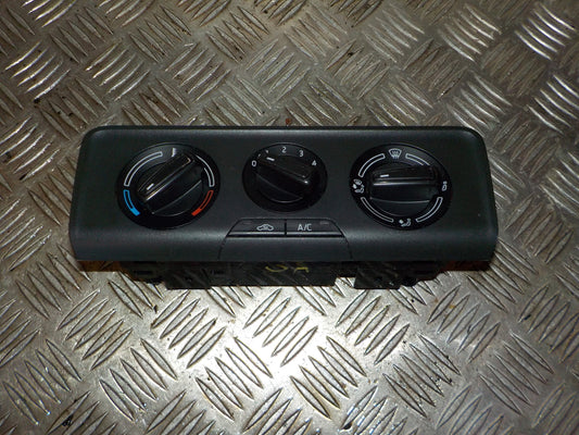 Skoda Fabia Varmeregulering Med OEM Nr. 6V0820045A Fra Skoda Ophugger