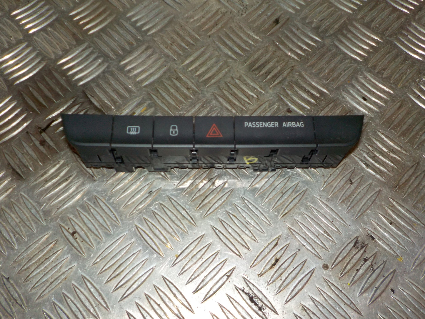 Skoda Fabia Kontakt Katastrofe Med OEM Nr. 6V0927132A Fra Skoda Ophugger