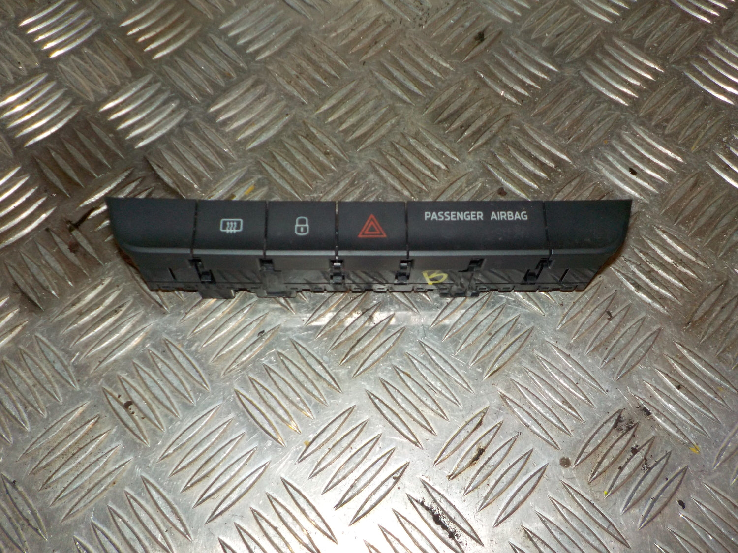 Skoda Fabia Kontakt Katastrofe Med OEM Nr. 6V0927132A Fra Skoda Ophugger