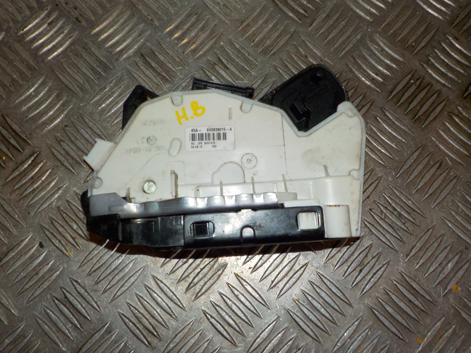 Skoda Fabia Dørlås Med OEM Nr. 6V0839015A Fra Skoda Ophugger