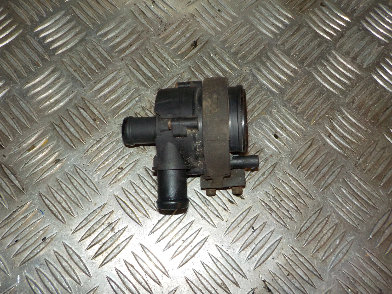 Skoda Fabia Cirkulationspumpe Med OEM Nr. 5C0965567 Fra Skoda Ophugger