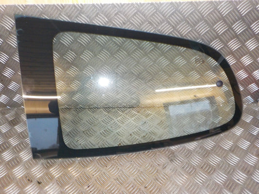 Peugeot 107 Dørrude - Siderude Med OEM Nr. 9204J5 Fra Peugeot Ophugger