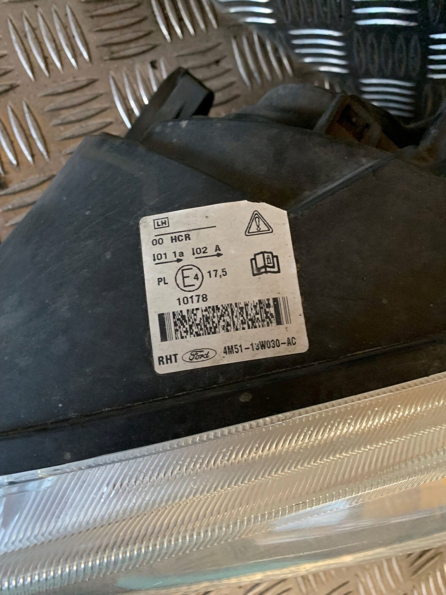 Ford Focus Forlygte Med OEM Nr. 4M5113W030AC Fra Ford Ophugger