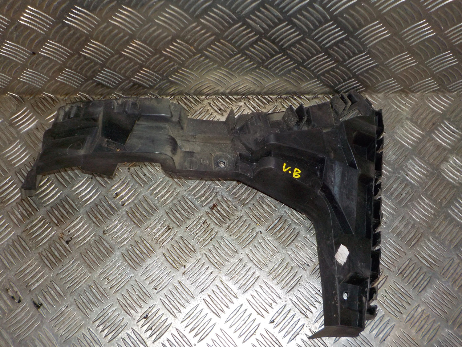 Audi Q3 Kofangerhjørne Med OEM Nr. 8U0807453A Fra Audi Ophugger